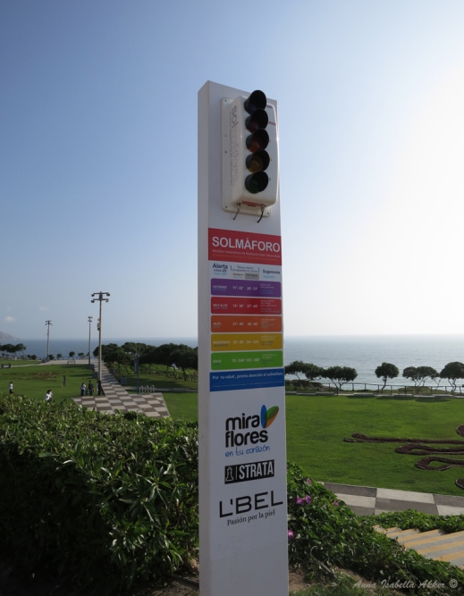 A "sun traffic light" in Miraflores, measuring the level of ultraviolet radiation and its danger to you based on your skin color (this probably wouldn't fly in politically-correct USA.)